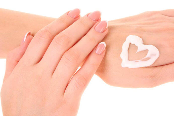 Làm thế nào để chăm sóc da tay sạch sẽ và được giữ ẩm?